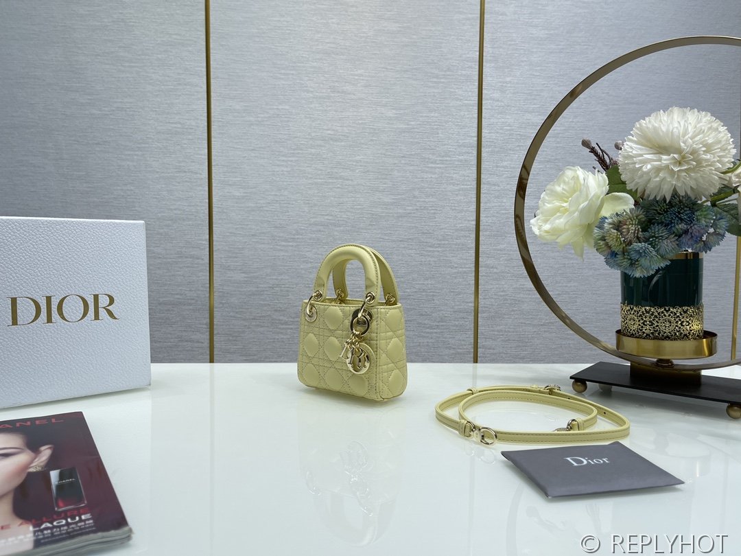 디올 Lady Dior 마이크로 백 / 라이트옐로우 [매장가540만원대]