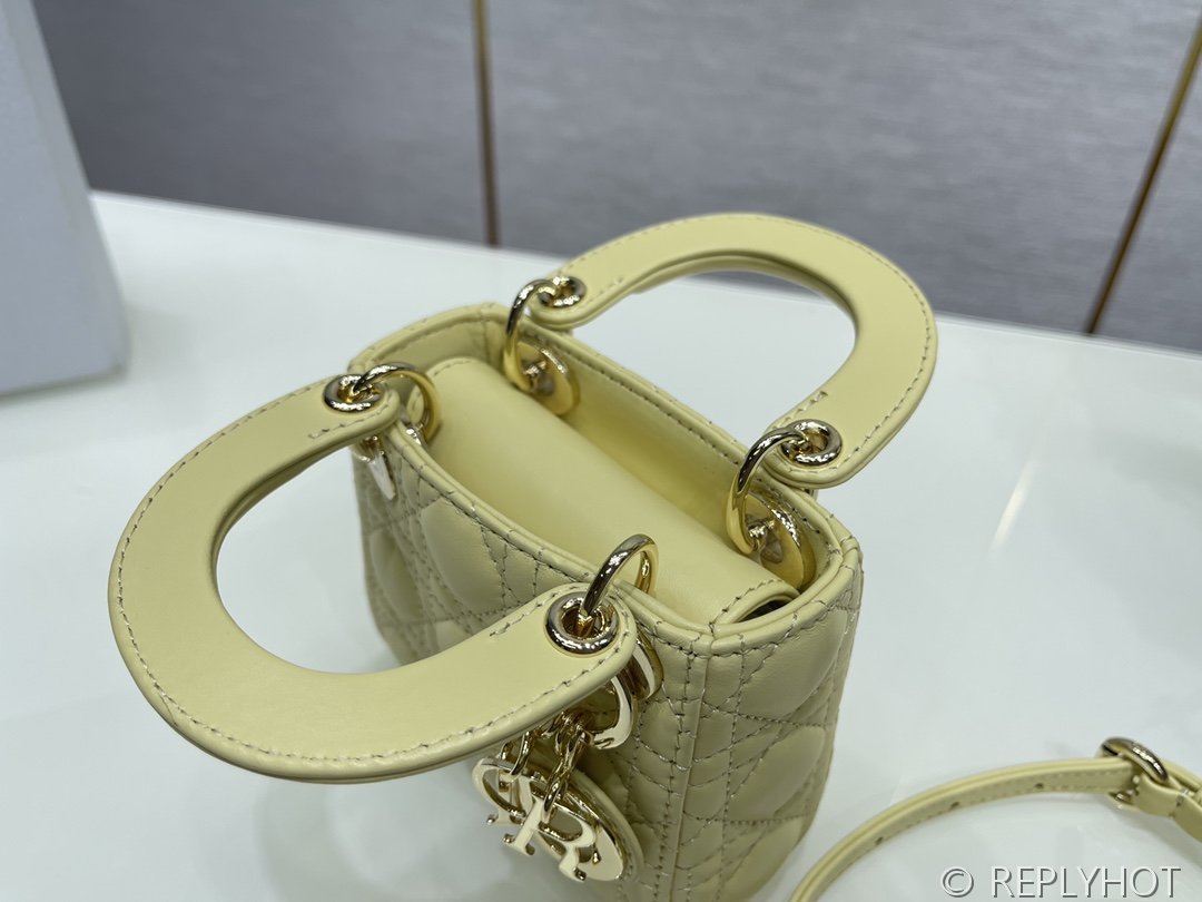 디올 Lady Dior 마이크로 백 / 라이트옐로우 [매장가540만원대]