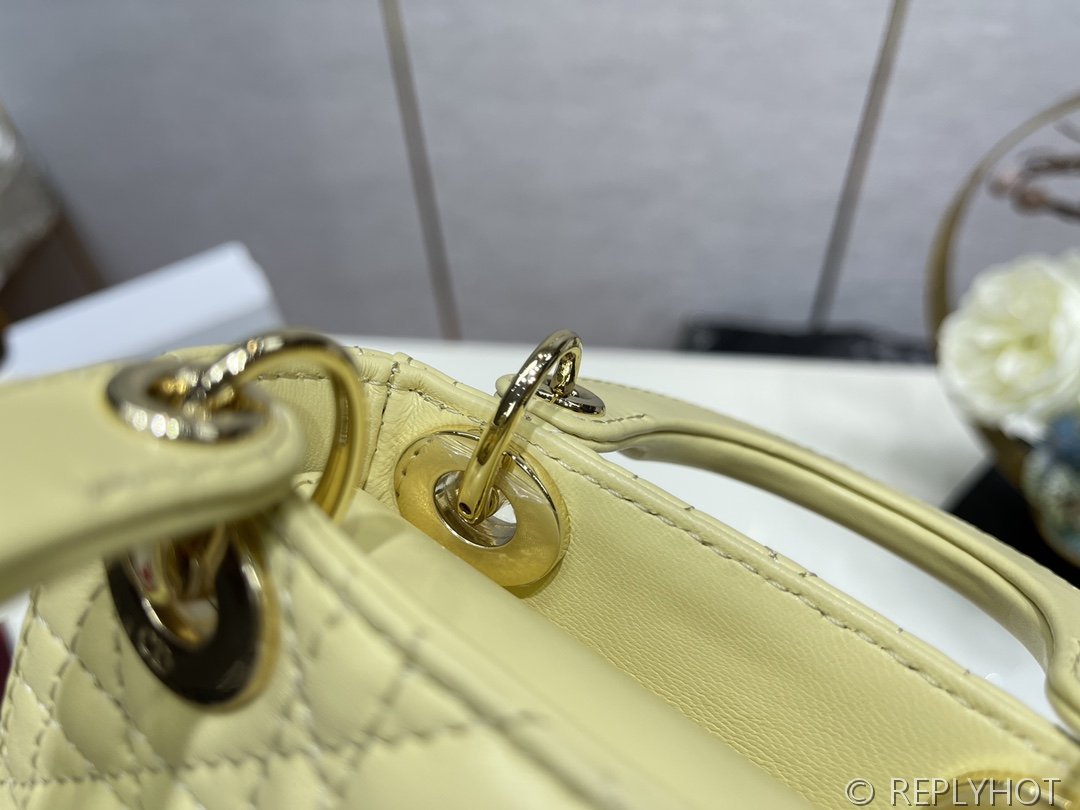 디올 Lady Dior 마이크로 백 / 라이트옐로우 [매장가540만원대]