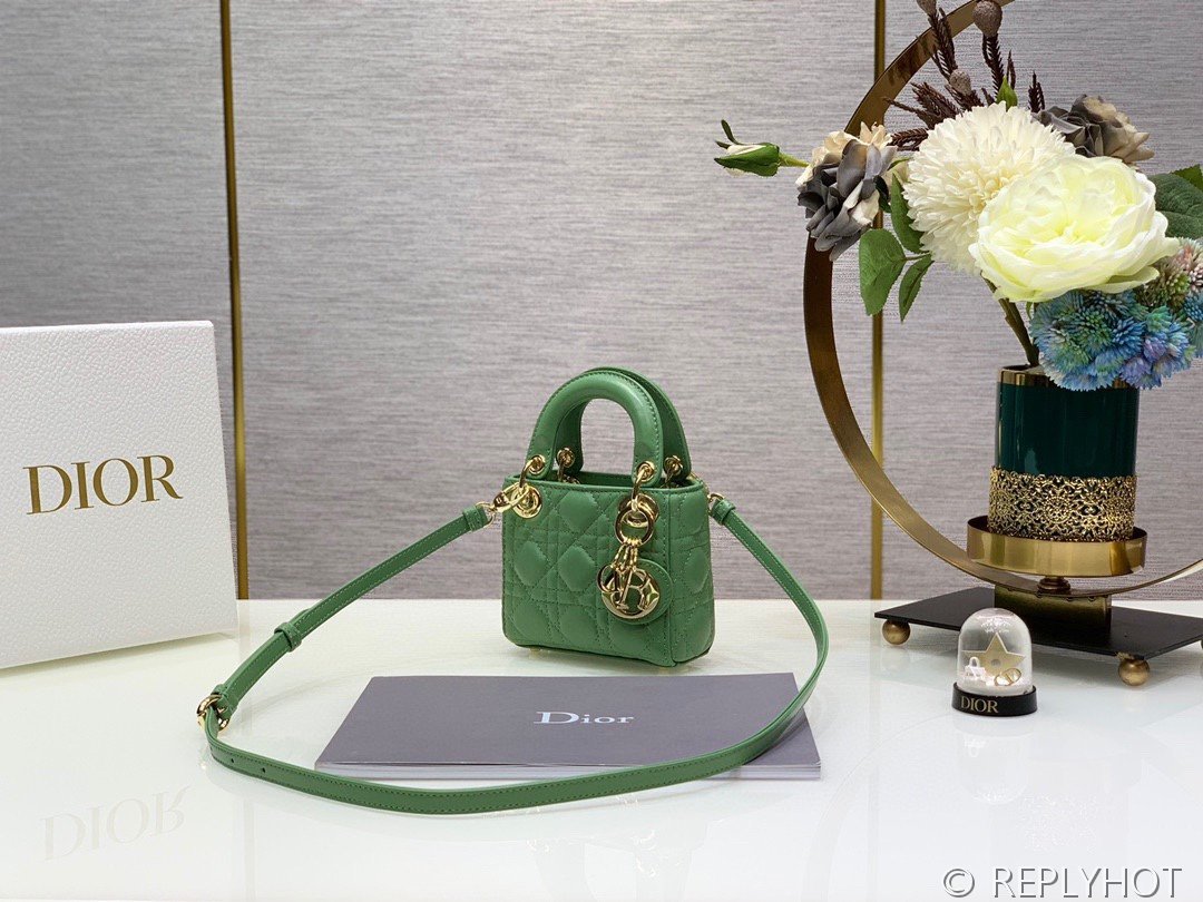디올 Lady Dior 마이크로 백 / 아보카도그린 [매장가540만원대]