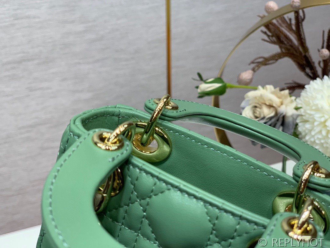 디올 Lady Dior 마이크로 백 / 아보카도그린 [매장가540만원대]