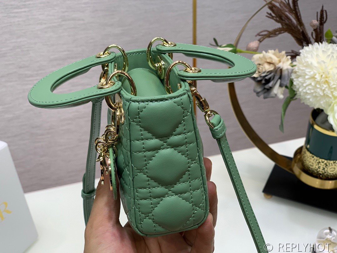 디올 Lady Dior 마이크로 백 / 아보카도그린 [매장가540만원대]