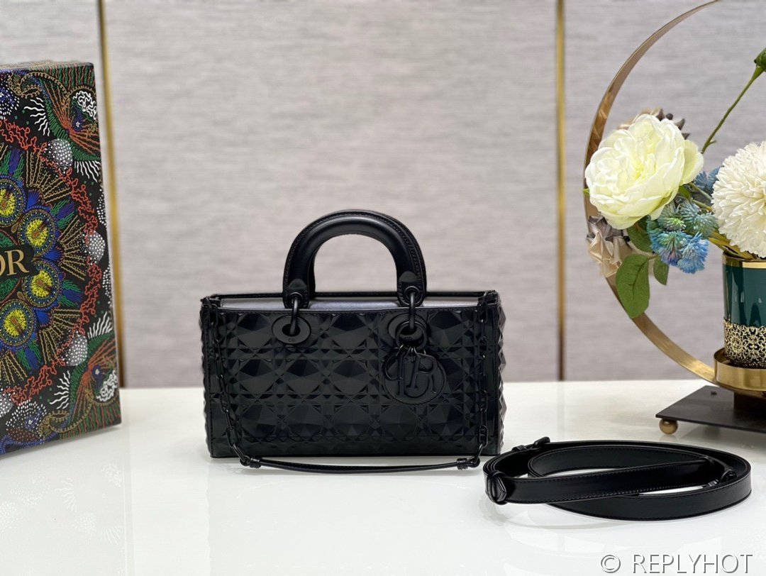 디올 Lady D-Joy 미디움 백 / 블랙 다이아몬트퀄팅 [매장가740만원대]