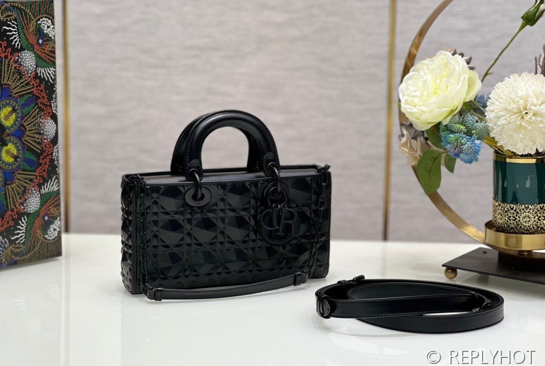 디올 Lady D-Joy 미디움 백 / 블랙 다이아몬트퀄팅 [매장가740만원대]