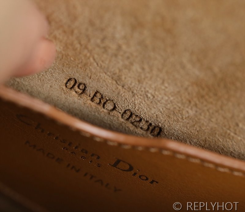 디올 바비 백 미디움 / 브라운 [매장가500만원대]