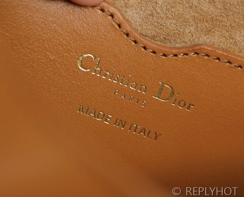 디올 바비 백 미디움 / 브라운 [매장가500만원대]