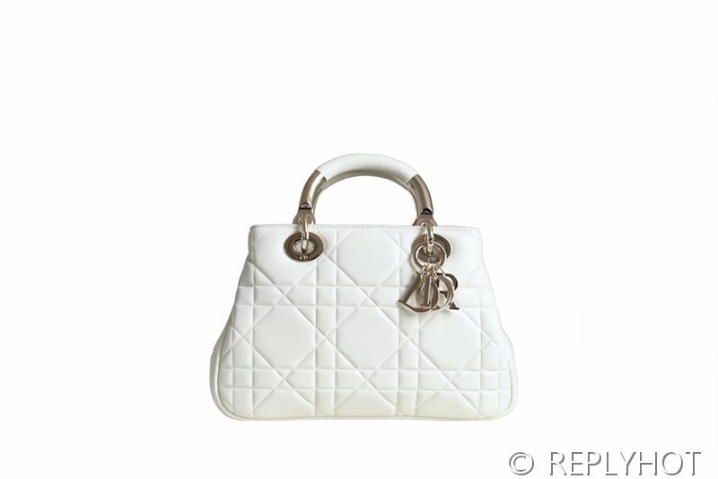 디올 Lady 95.22 백 화이트 [매장가 830만원대]