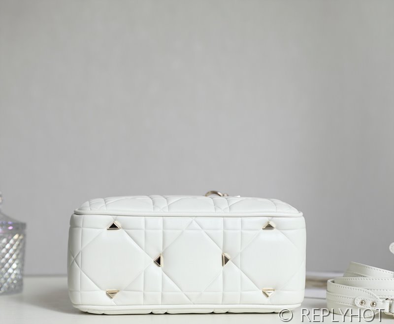 디올 Lady 95.22 백 화이트 [매장가 830만원대]