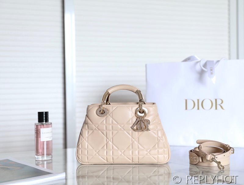 디올 Lady 95.22 백 핑크 [매장가 830만원대]