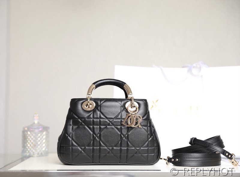 디올 Lady 95.22 백 블랙 [매장가 830만원대]