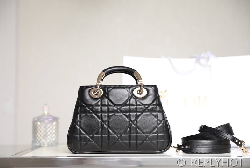 디올 Lady 95.22 백 블랙 [매장가 830만원대]