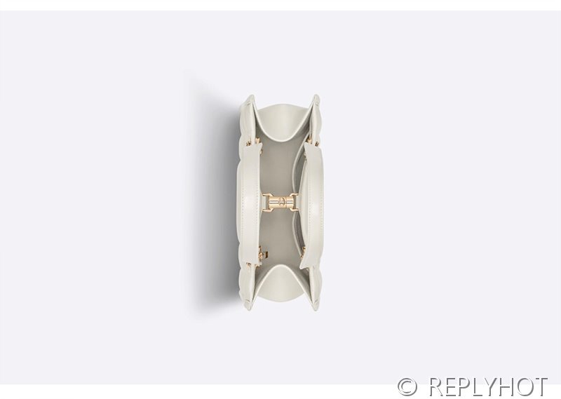 디올 에센셜 Book Tote 토트 백 스몰 / 화이트 [매장가560만원대]