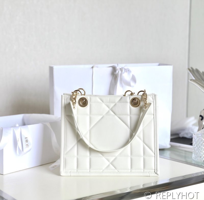 디올 에센셜 Book Tote 토트 백 스몰 / 화이트 [매장가560만원대]