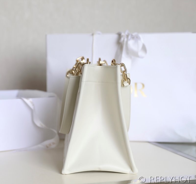 디올 에센셜 Book Tote 토트 백 스몰 / 화이트 [매장가560만원대]