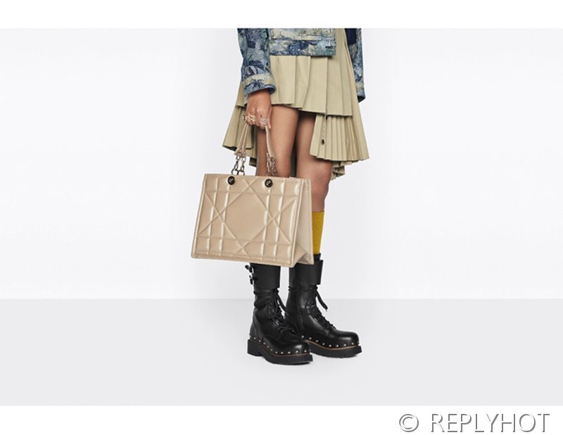 디올 에센셜 Book Tote 토트 백 스몰 / 샌드 [매장가560만원대]