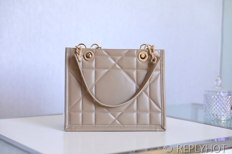 디올 에센셜 Book Tote 토트 백 스몰 / 샌드 [매장가560만원대]