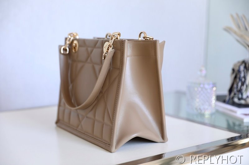 디올 에센셜 Book Tote 토트 백 스몰 / 샌드 [매장가560만원대]