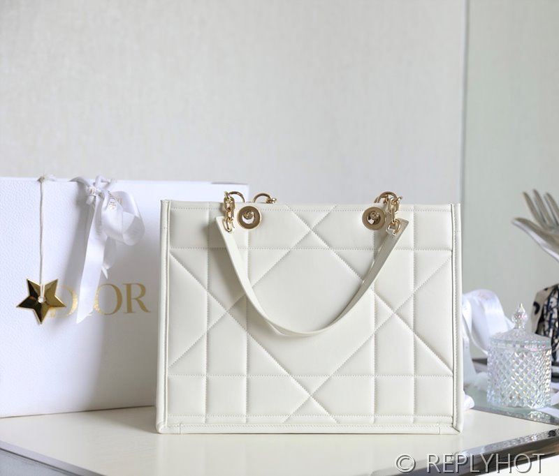디올 에센셜 Book Tote 토트 백 미디움 / 화이트 [매장가590만원대]