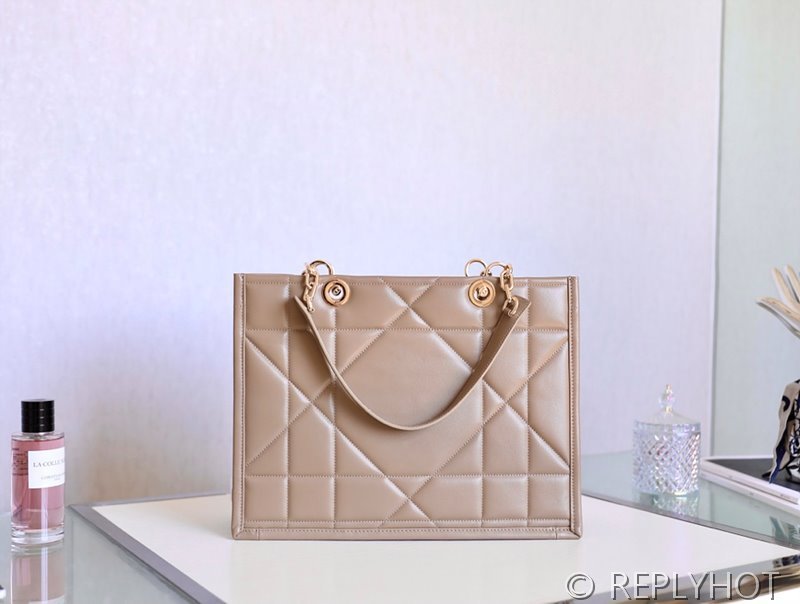 디올 에센셜 Book Tote 토트 백 미디움 / 샌드 [매장가590만원대]