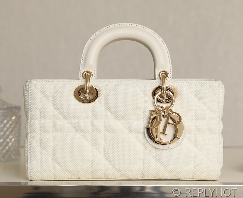 디올 Lady D-Joy 미디엄백 화이트 스웨이드 [매장가 740만원대]