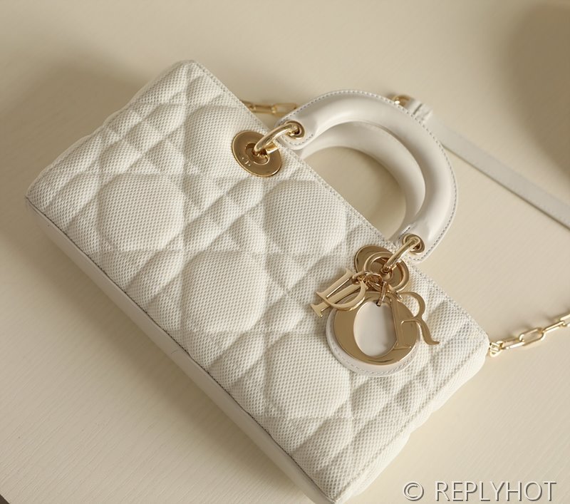 디올 Lady D-Joy 미디엄백 화이트 스웨이드 [매장가 740만원대]