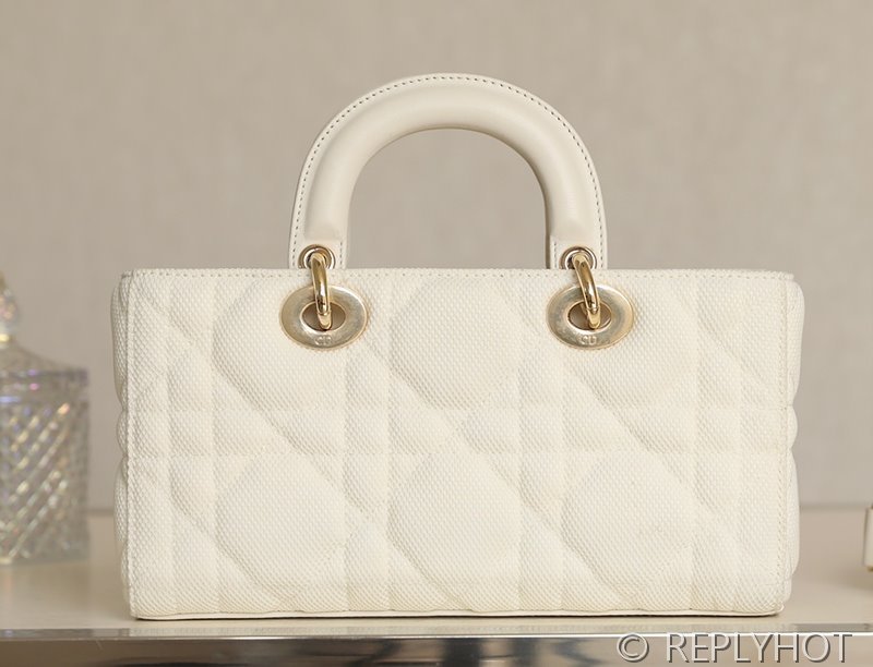 디올 Lady D-Joy 미디엄백 화이트 스웨이드 [매장가 740만원대]