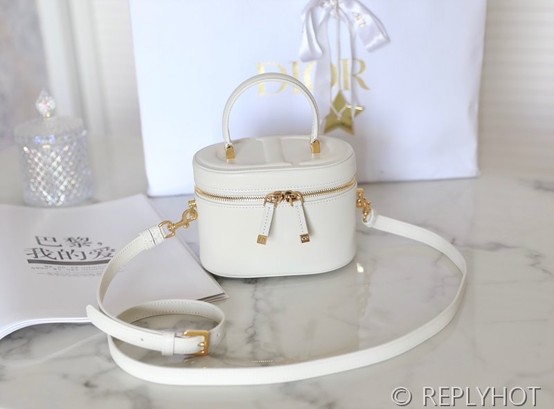 디올 스몰 CD 시그니쳐 베니티 케이스 / 화이트 [매장가 355만원대]