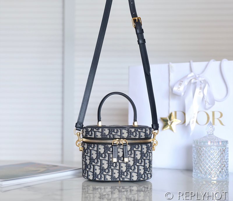 디올 스몰 CD 시그니쳐 베니티 케이스 / 오블리크 [매장가 355만원대]