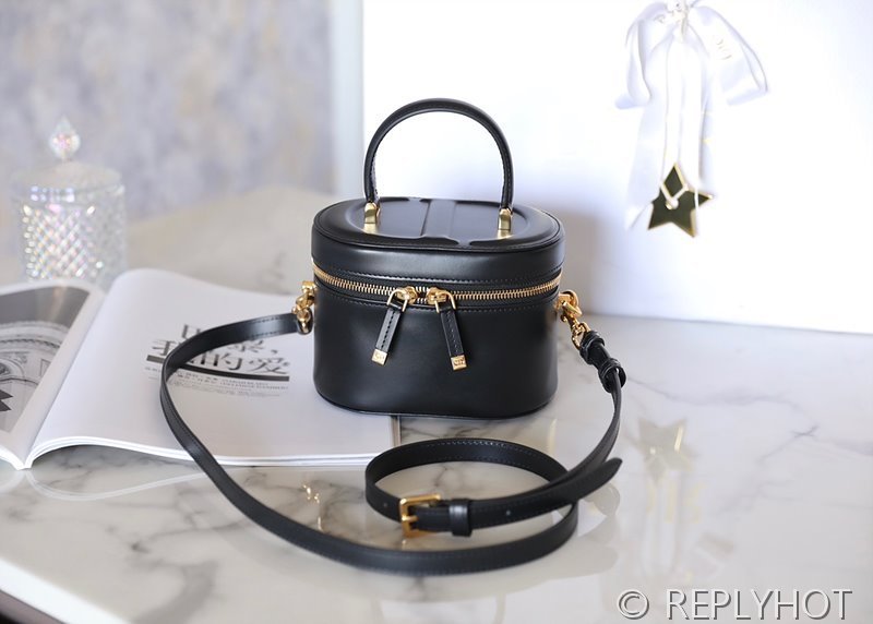 디올 스몰 CD 시그니쳐 베니티 케이스 / 블랙 [매장가 355만원대]