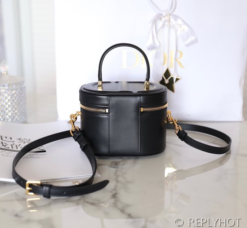 디올 스몰 CD 시그니쳐 베니티 케이스 / 블랙 [매장가 355만원대]