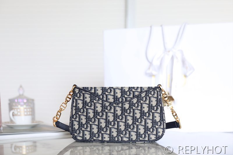 디올 오블리크 파우치