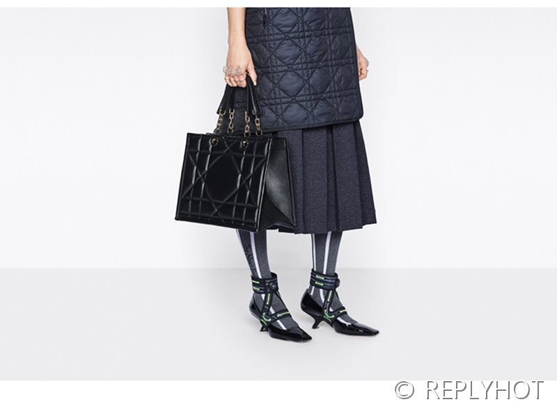 디올 에센셜 Book Tote 토트 백 미디움 / 블랙 [매장가590만원대]