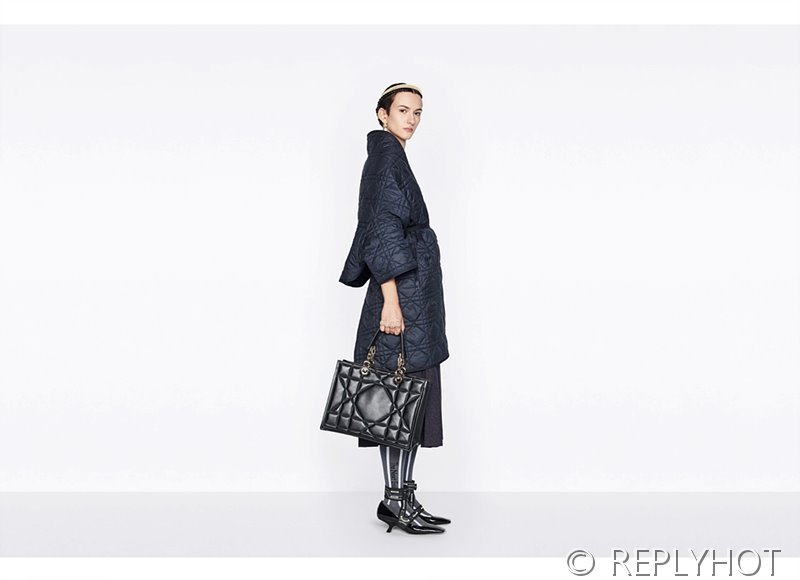 디올 에센셜 Book Tote 토트 백 미디움 / 블랙 [매장가590만원대]