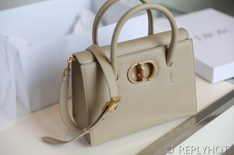 디올 ST HONORE 30 몽테뉴 카바백 / 샌드 [매장가600만원대]