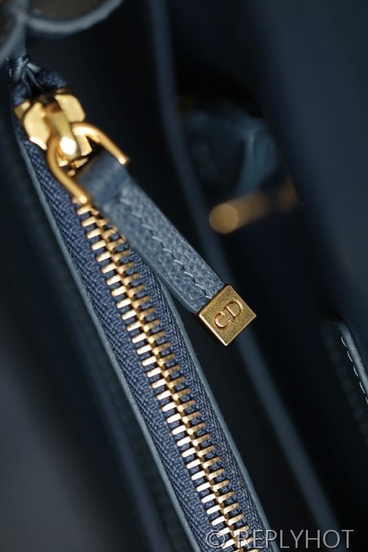 디올 ST HONORE 30 몽테뉴 카바백 / 블루 [매장가600만원대]