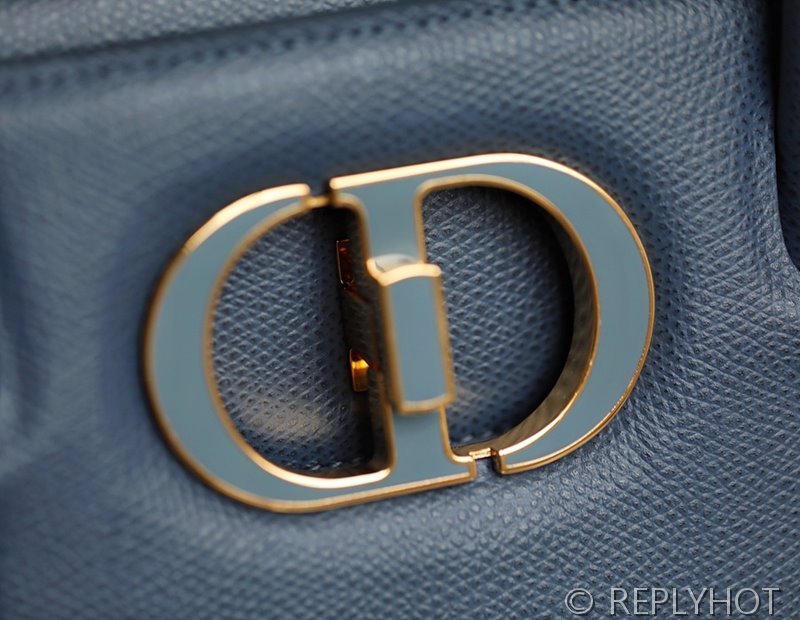 디올 ST HONORE 30 몽테뉴 카바백 / 블루 [매장가600만원대]
