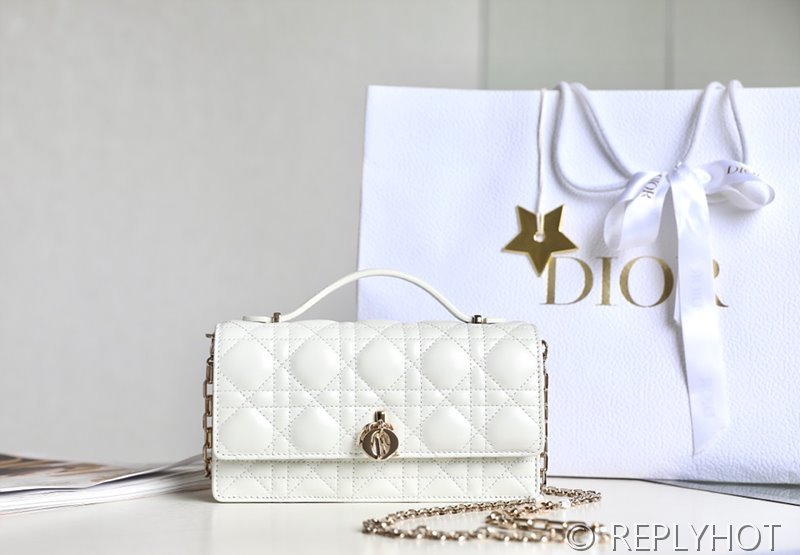 디올 MISS DIOR 미니 백 / 화이트 [매장가 380만원대]