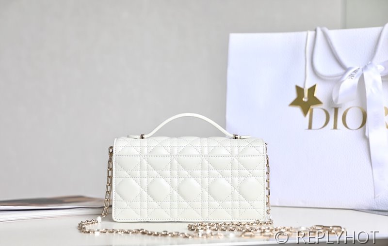 디올 MISS DIOR 미니 백 / 화이트 [매장가 380만원대]