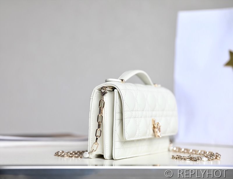 디올 MISS DIOR 미니 백 / 화이트 [매장가 380만원대]