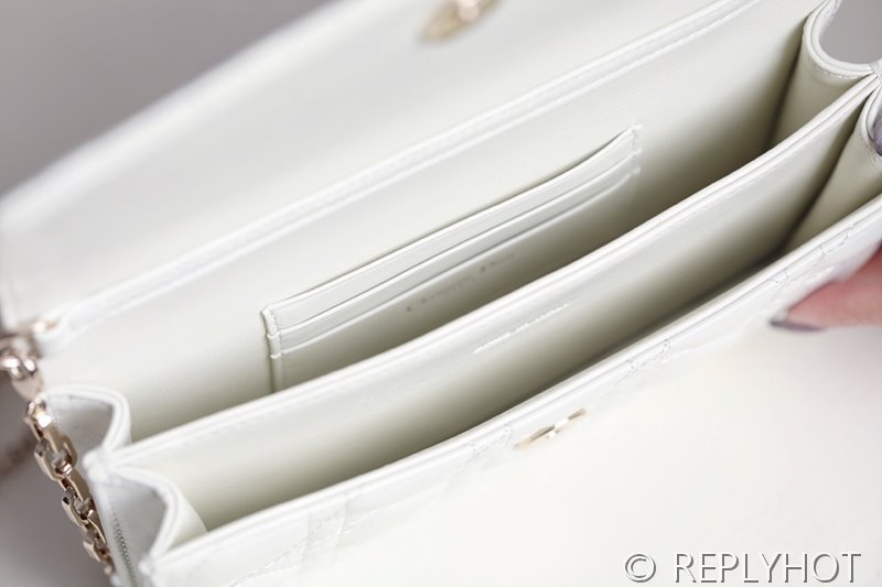 디올 MISS DIOR 미니 백 / 화이트 [매장가 380만원대]