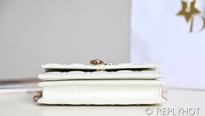 디올 MISS DIOR 미니 백 / 화이트 [매장가 380만원대]