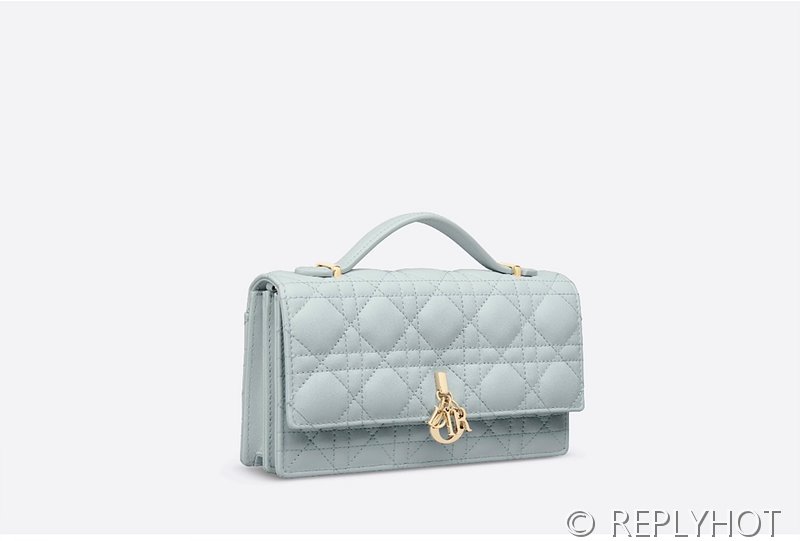 디올 MISS DIOR 미니 백 / 플라시드 블루 [매장가 380만원대]