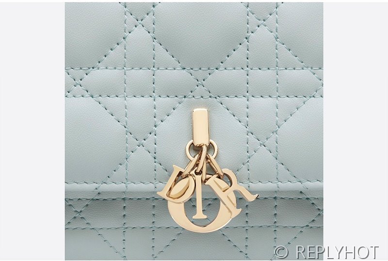 디올 MISS DIOR 미니 백 / 플라시드 블루 [매장가 380만원대]