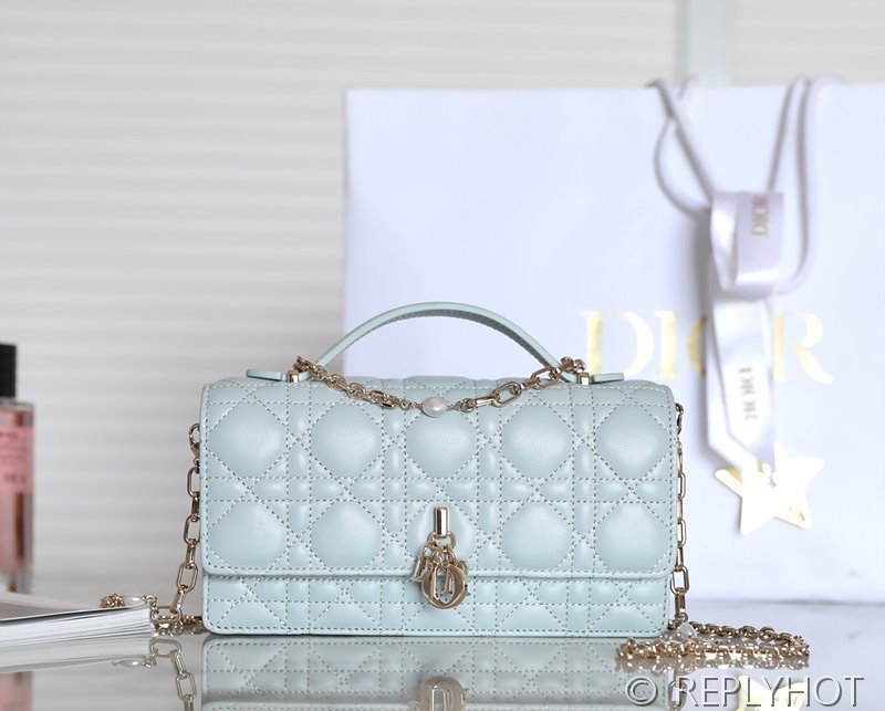 디올 MISS DIOR 미니 백 / 플라시드 블루 [매장가 380만원대]