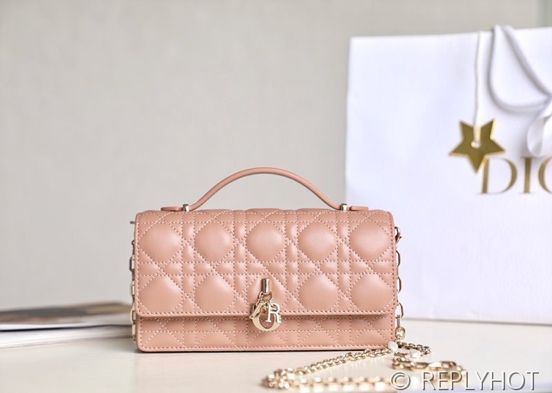 디올 MISS DIOR 미니 백 / 파우더핑크 [매장가 380만원대]