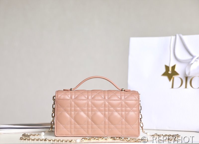 디올 MISS DIOR 미니 백 / 파우더핑크 [매장가 380만원대]