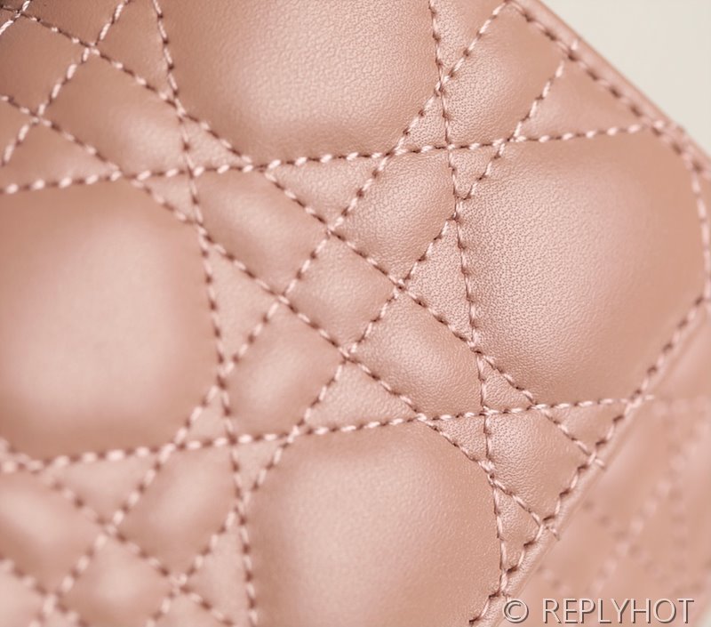 디올 MISS DIOR 미니 백 / 파우더핑크 [매장가 380만원대]