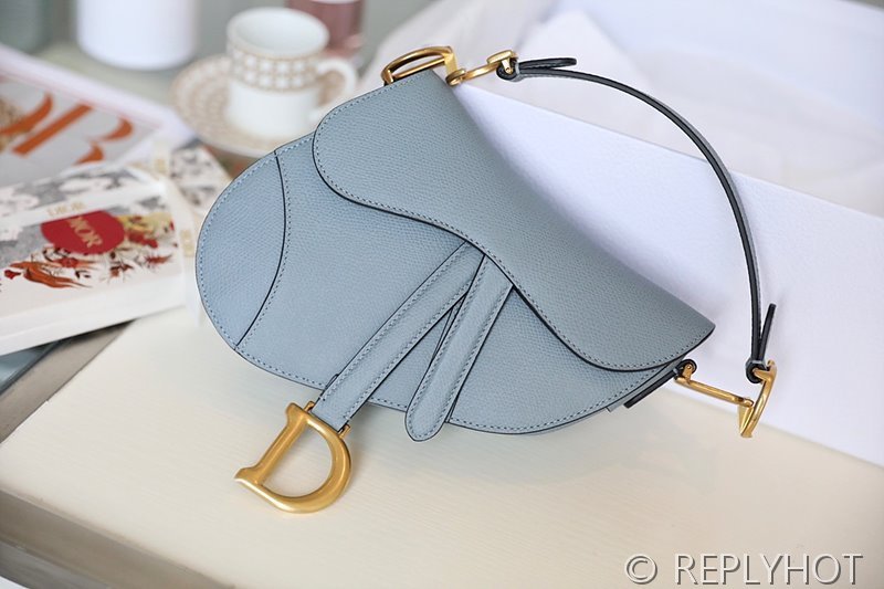 디올 SADDLE 스트랩 백 미니 / 헤이즈 블루 [520만원대]