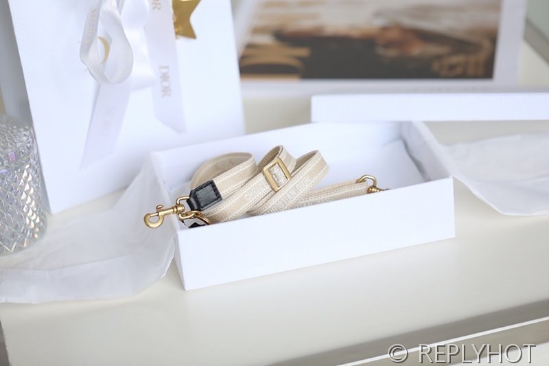 가방 길이조절 가능한 마이크로 숄더 스트랩 / 베이지 [매장가120만원대]