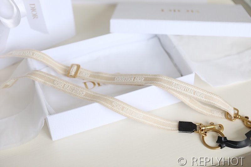 가방 길이조절 가능한 마이크로 숄더 스트랩 / 베이지 [매장가120만원대]